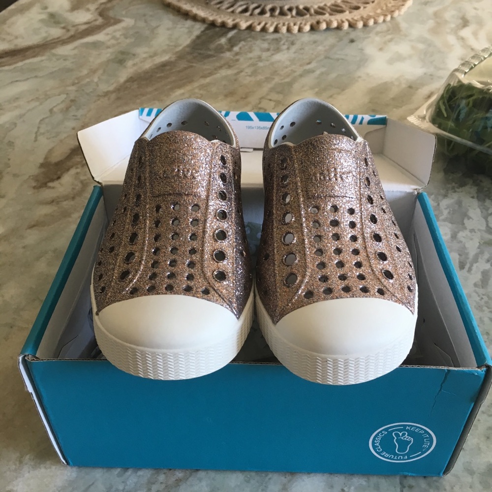 Size 8 Native brand toddler shoes Jefferson style